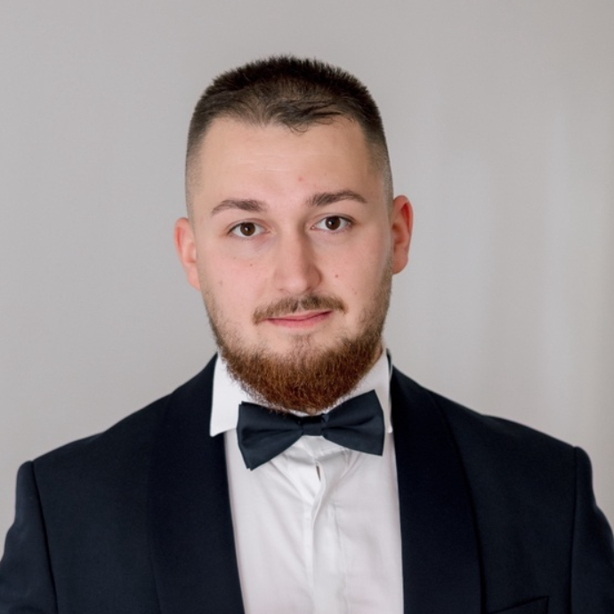 Никола Манов